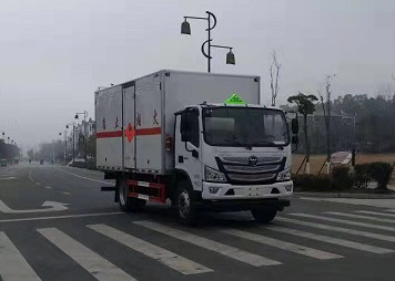 程力威牌CLW5120XRQB6型易燃氣體廂式運輸車