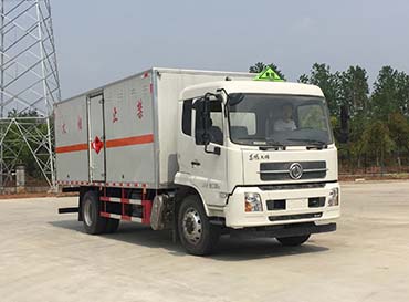 程力威牌CLW5180XRQD6型易燃氣體廂式運輸車