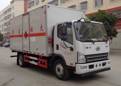 程力威牌CLW5120XRQC6型易燃氣體廂式運輸車