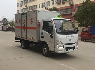 程力威牌CLW5030XRQSH6型易燃氣體廂式運輸車