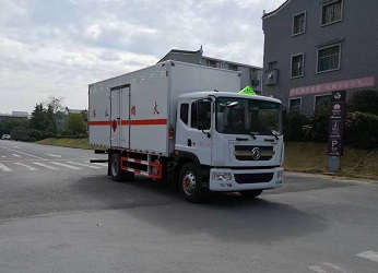 程力威牌CLW5180XRQE6型易燃氣體廂式運輸車