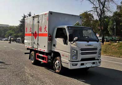 程力威牌CLW5040XRQJ6型易燃氣體廂式運輸車