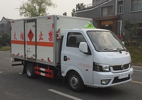 程力威牌CLW5030XRQE6型易燃氣體廂式運輸車