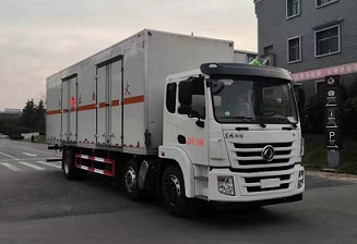 程力威牌CLW5260XRYE6型易燃液體廂式運輸車