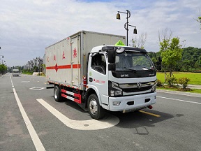 程力威牌CLW5120XRYE6型易燃液體廂式運輸車
