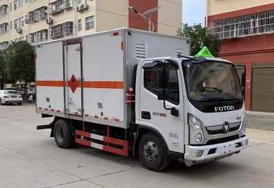 程力威牌CLW5040XRYB6型易燃液體廂式運輸車