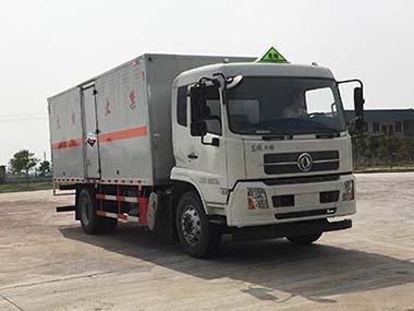 程力威牌CLW5180XFWD6型腐蝕性物品廂式運輸車