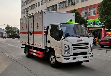 程力威牌CLW5041XFWJ6型腐蝕性物品廂式運輸車